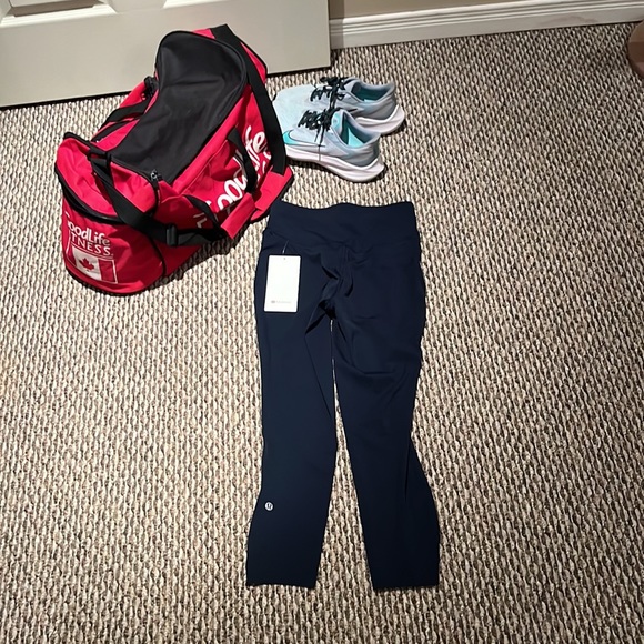 BRAND NEW -TAGS ON base pace legging - Picture 2 of 2